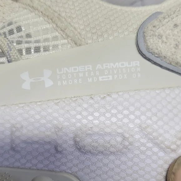 Mens 12 Under Armour Fat Tire Venture Pro shoes in white or light tan. Excellent - Picture 4 of 9